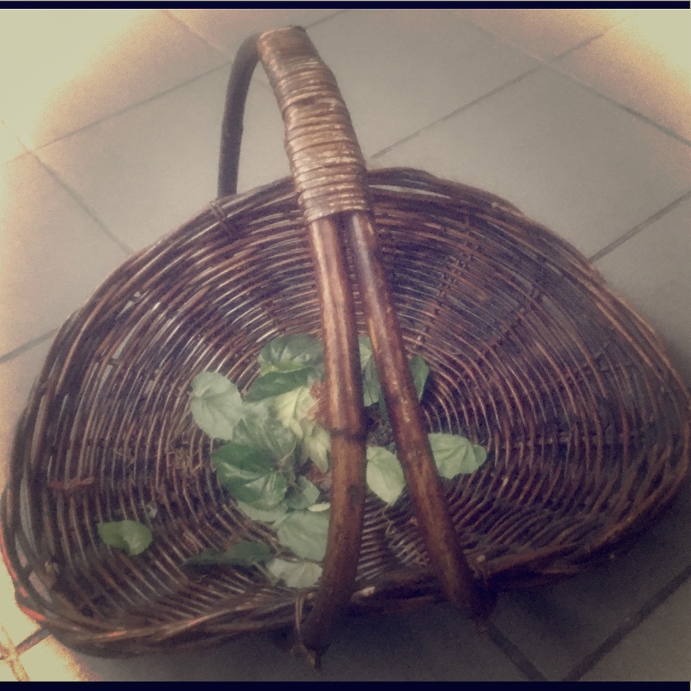 Brown Wicker Flat Flower / Towels / Garden Basket